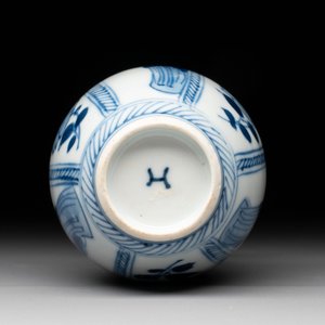 17 Chinese blue, white and Imari-style white wares, Kangxi/Yongzheng — photo 12