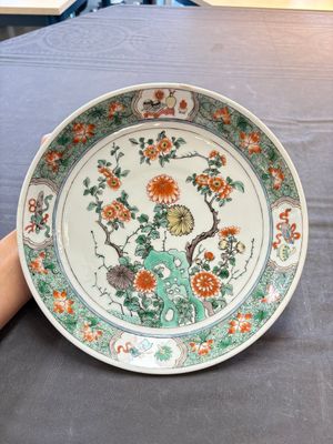 17 Chinese famille rose, Imari-style and European-decorated plates and saucers, Kangxi/Qianlong — 照片 1