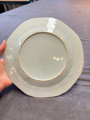 17 Chinese famille rose, Imari-style and European-decorated plates and saucers, Kangxi/Qianlong — 照片 24