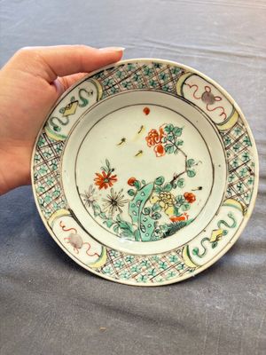 17 Chinese famille rose, Imari-style and European-decorated plates and saucers, Kangxi/Qianlong — 照片 27