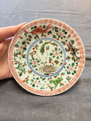 17 Chinese famille rose, Imari-style and European-decorated plates and saucers, Kangxi/Qianlong — 照片 31