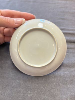 17 Chinese famille rose, Imari-style and European-decorated plates and saucers, Kangxi/Qianlong — 照片 34