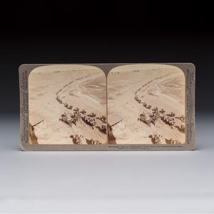 17 stereoview cards with views of China, depicting street scenes, architecture and daily life, 19/20th C. — foto 31