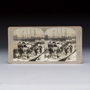 17 stereoview cards with views of China, depicting street scenes, architecture and daily life, 19/20th C. — foto 33