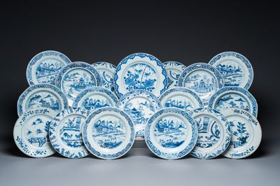 18 assiettes en porcelaine de Chine en bleu et blanc, Kangxi/Qianlong