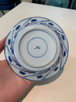 18 Chinese blue and white cups and 16 saucers with floral design, jade mark, Kangxi — photo 16