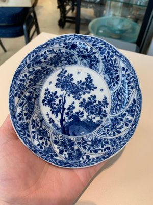 18 Chinese blue and white cups and 16 saucers with floral design, jade mark, Kangxi — photo 17