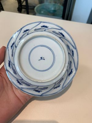 18 Chinese blue and white cups and 16 saucers with floral design, jade mark, Kangxi — photo 18