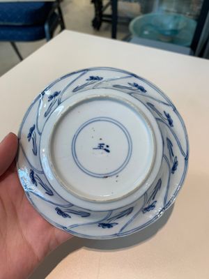 18 Chinese blue and white cups and 16 saucers with floral design, jade mark, Kangxi — photo 2