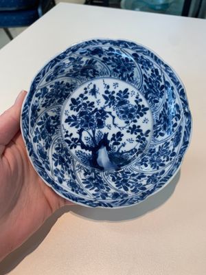 18 Chinese blue and white cups and 16 saucers with floral design, jade mark, Kangxi — photo 23