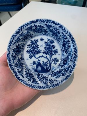 18 Chinese blue and white cups and 16 saucers with floral design, jade mark, Kangxi — photo 25