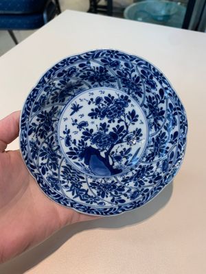 18 Chinese blue and white cups and 16 saucers with floral design, jade mark, Kangxi — photo 27