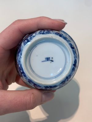 18 Chinese blue and white cups and 16 saucers with floral design, jade mark, Kangxi — photo 96