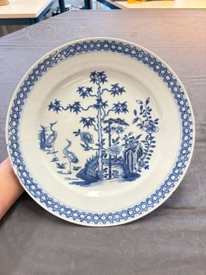 18 Chinese blue and white plates and saucers with floral design, 18th C. — 照片 1