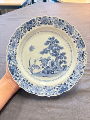 18 Chinese blue and white plates and saucers with floral design, 18th C. — 照片 11