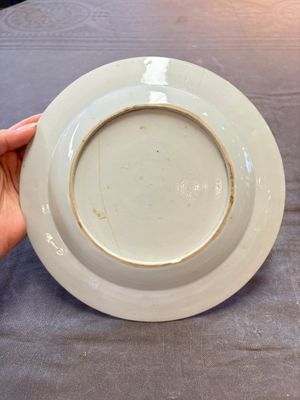18 Chinese blue and white plates and saucers with floral design, 18th C. — 照片 14