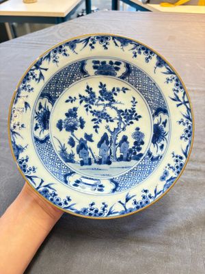 18 Chinese blue and white plates and saucers with floral design, 18th C. — 照片 17