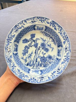 18 Chinese blue and white plates and saucers with floral design, 18th C. — 照片 19