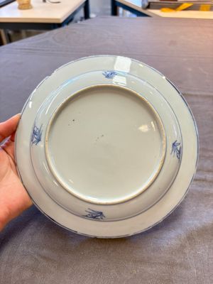 18 Chinese blue and white plates and saucers with floral design, 18th C. — 照片 20
