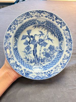 18 Chinese blue and white plates and saucers with floral design, 18th C. — 照片 21