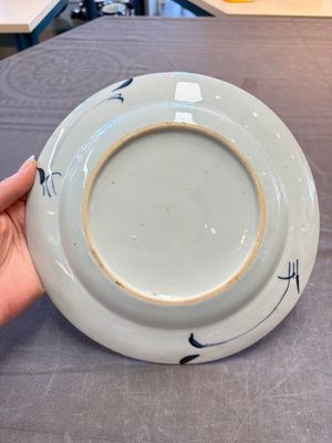 18 Chinese blue and white plates and saucers with floral design, 18th C. — 照片 4