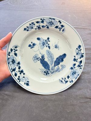 18 Chinese blue and white plates and saucers with floral design, 18th C. — 照片 5