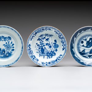 18 Chinese blue and white plates and saucers with floral design, 18th C. — 照片 10