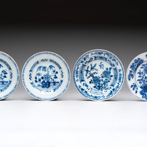 18 Chinese blue and white plates and saucers with floral design, 18th C. — 照片 12