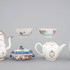 18th C. Chinese porcelain: Two grisaille jugs, a tureen, two bowls and two plates, Qianlong and a Yongzheng famille rose vase — foto 4