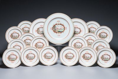 19 assiettes et plats en porcelaine de Chine famille rose dans le style de Meissen à décor d'un cavalier, Qianlong
