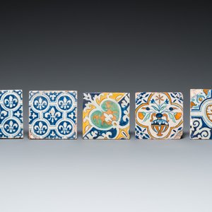 19 carreaux en faïence de Delft en bleu et blanc et polychrome, 16/17ème — photo 3
