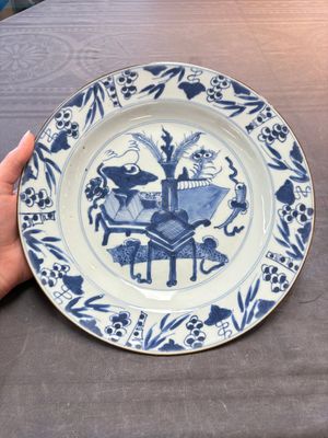 19 Chinese blue and white plates with antiquities, floral, and landscape design, Kangxi — foto 1
