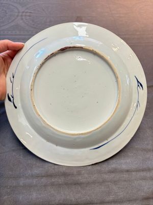 19 Chinese blue and white plates with antiquities, floral, and landscape design, Kangxi — foto 12