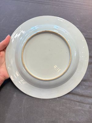19 Chinese blue and white plates with antiquities, floral, and landscape design, Kangxi — foto 16