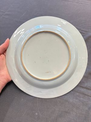 19 Chinese blue and white plates with antiquities, floral, and landscape design, Kangxi — foto 18