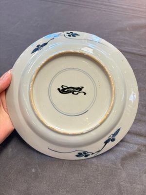 19 Chinese blue and white plates with antiquities, floral, and landscape design, Kangxi — foto 20