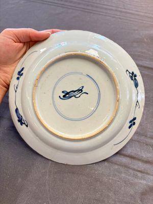 19 Chinese blue and white plates with antiquities, floral, and landscape design, Kangxi — foto 22