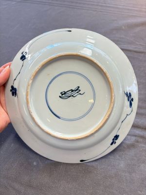 19 Chinese blue and white plates with antiquities, floral, and landscape design, Kangxi — foto 24