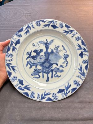 19 Chinese blue and white plates with antiquities, floral, and landscape design, Kangxi — foto 3