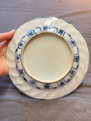 19 Chinese blue and white plates with antiquities, floral, and landscape design, Kangxi — foto 36