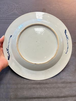 19 Chinese blue and white plates with antiquities, floral, and landscape design, Kangxi — foto 4