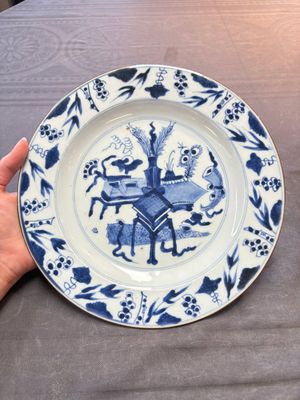 19 Chinese blue and white plates with antiquities, floral, and landscape design, Kangxi — foto 5