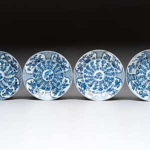19 Chinese blue and white plates with antiquities, floral, and landscape design, Kangxi — foto 2