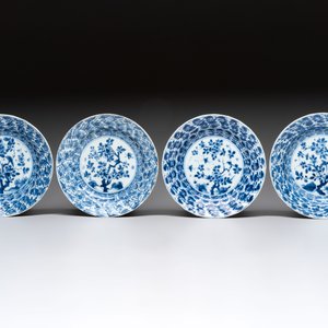 19 Chinese blue and white plates with antiquities, floral, and landscape design, Kangxi — foto 4