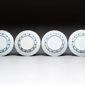 19 Chinese blue and white plates with antiquities, floral, and landscape design, Kangxi — foto 5
