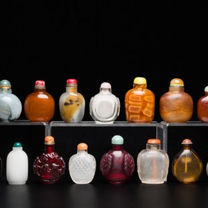 19 tabatières en verre, Chine, 19/20ème — photo 3