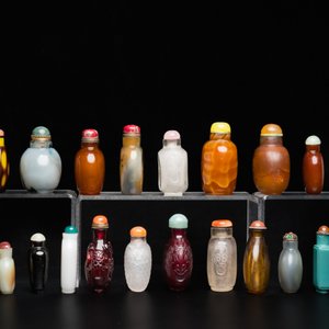 19 tabatières en verre, Chine, 19/20ème — photo 4