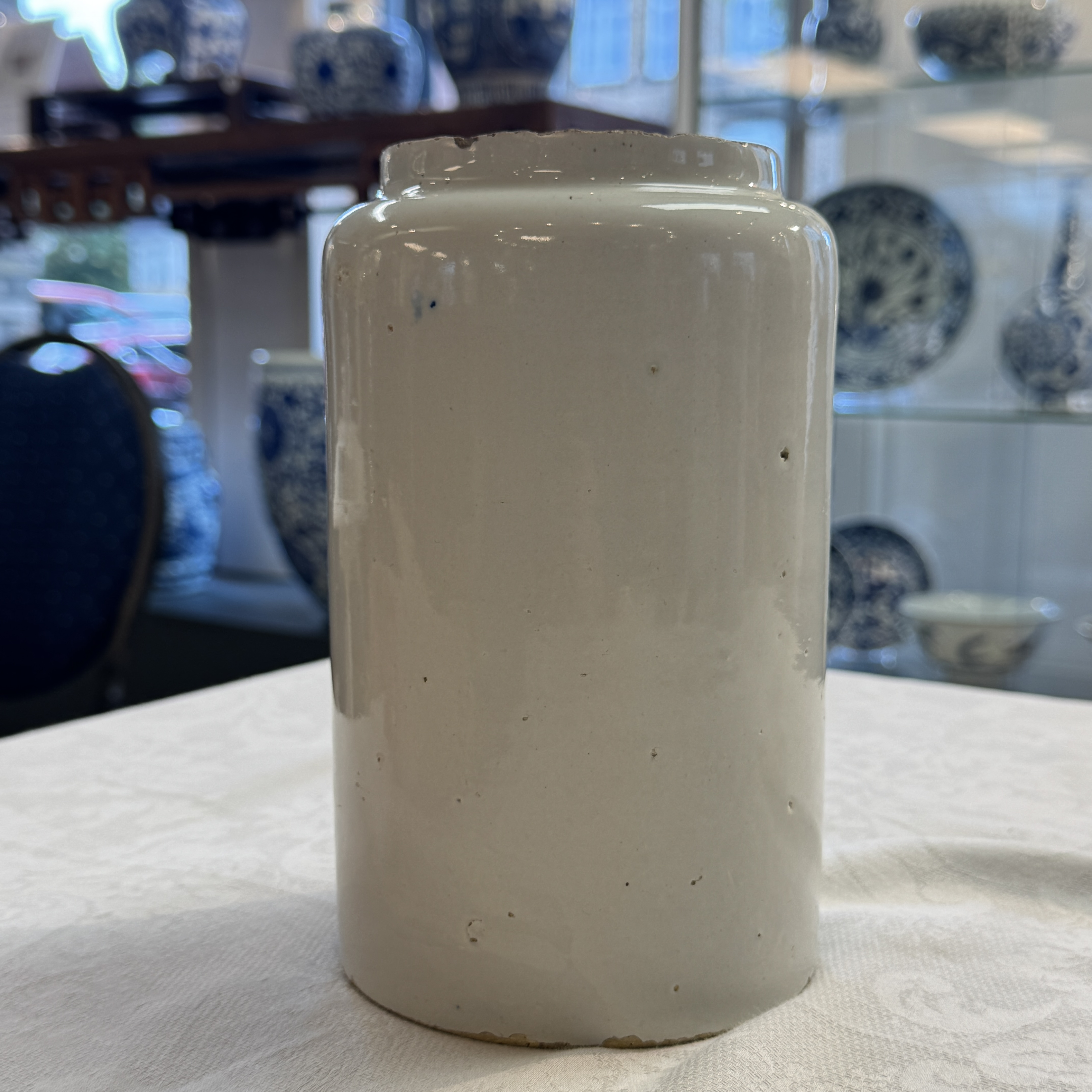 A pair of blue and white Dutch Delft albarelli-type apothecary jars — photo 4