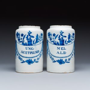 A pair of blue and white Dutch Delft albarelli-type apothecary jars — photo 3