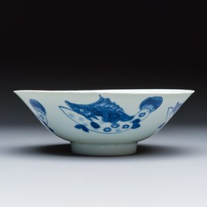 A Chinese blue and white 'Pikes' bowl — photo 3